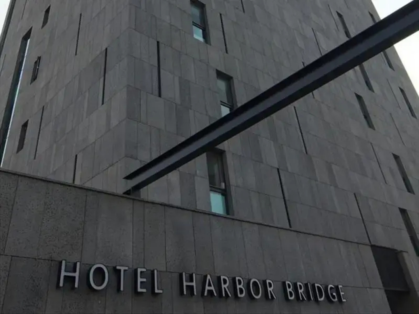 Harbor Bridge Hotel