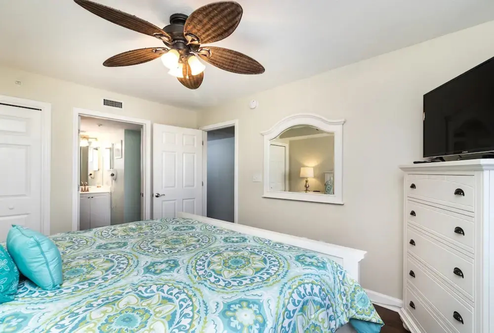 Pelican Isle 510 by RedAwning