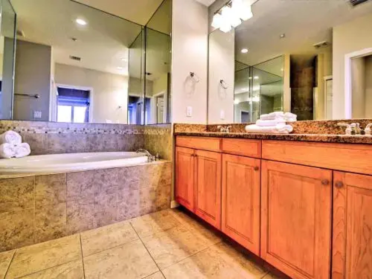 Harborview Grande 700 Waterfront Condo
