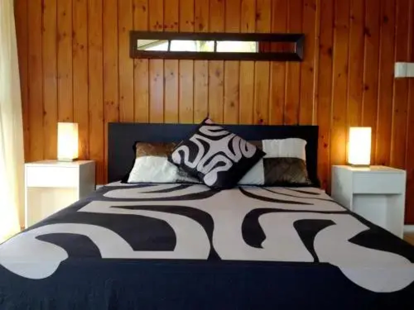 B's Beach House on Muri Lagoon