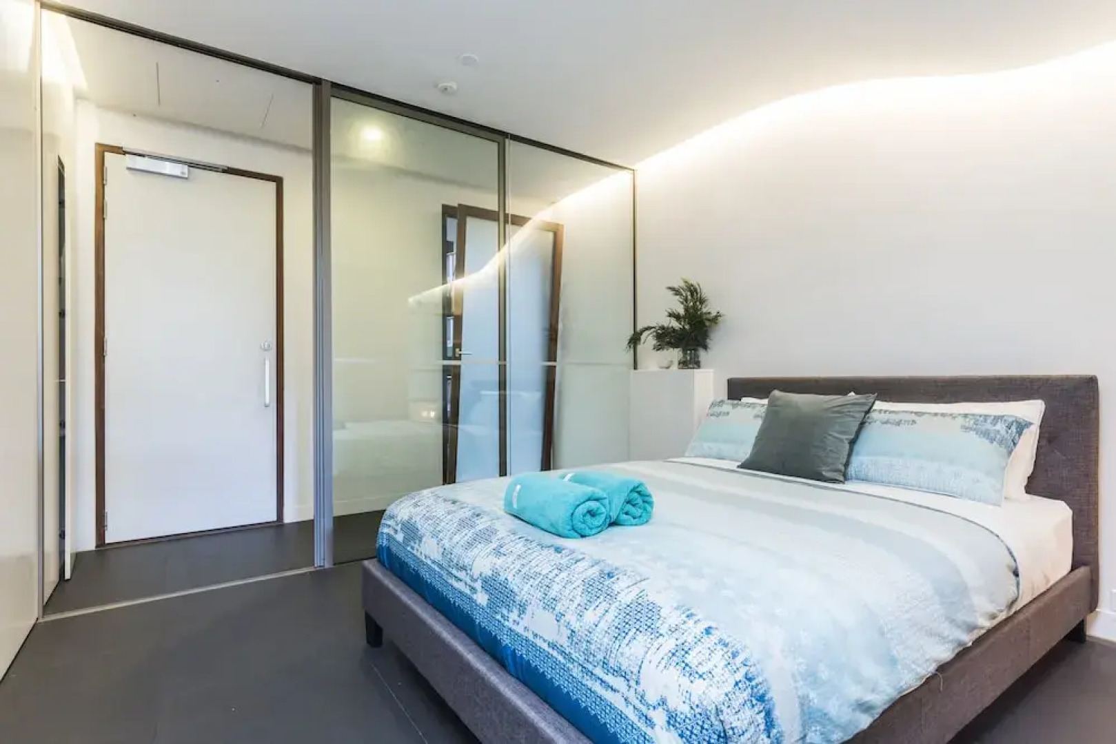 Sun-Filled 8 Star Nishi Apt A Walk To ANU