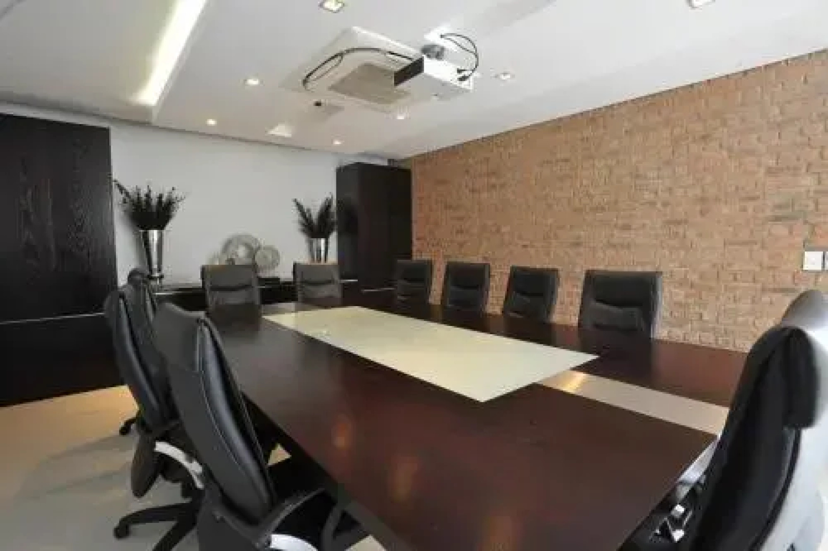 Paragon Crescent Suites