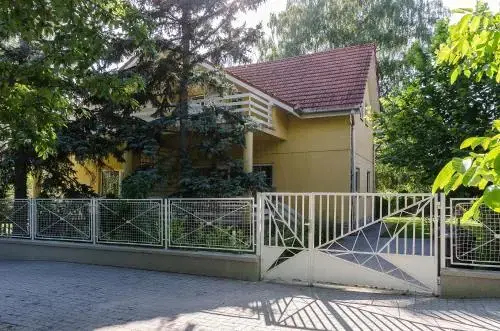 Kenese Gyöngye Apartmanház