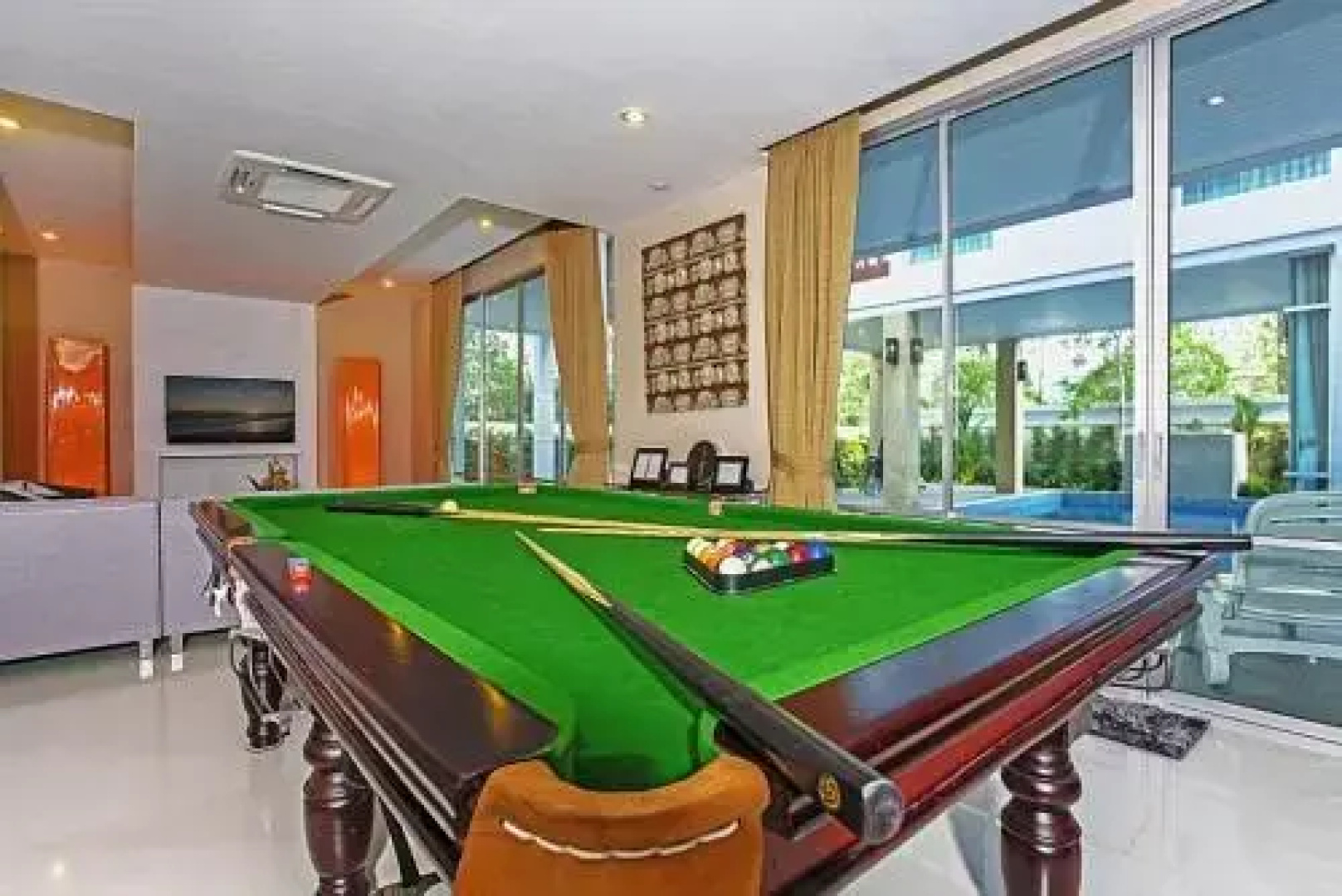 Jomtien Waree 8 - 6 Bedroom Pool Villa