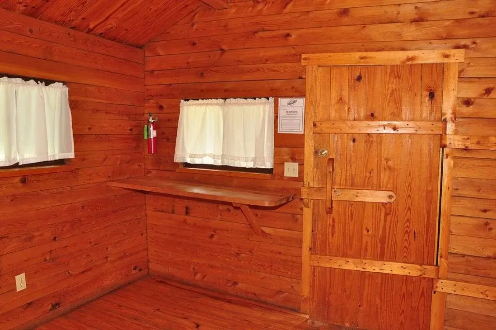Fremont Jellystone Park Comfort Cabin 15