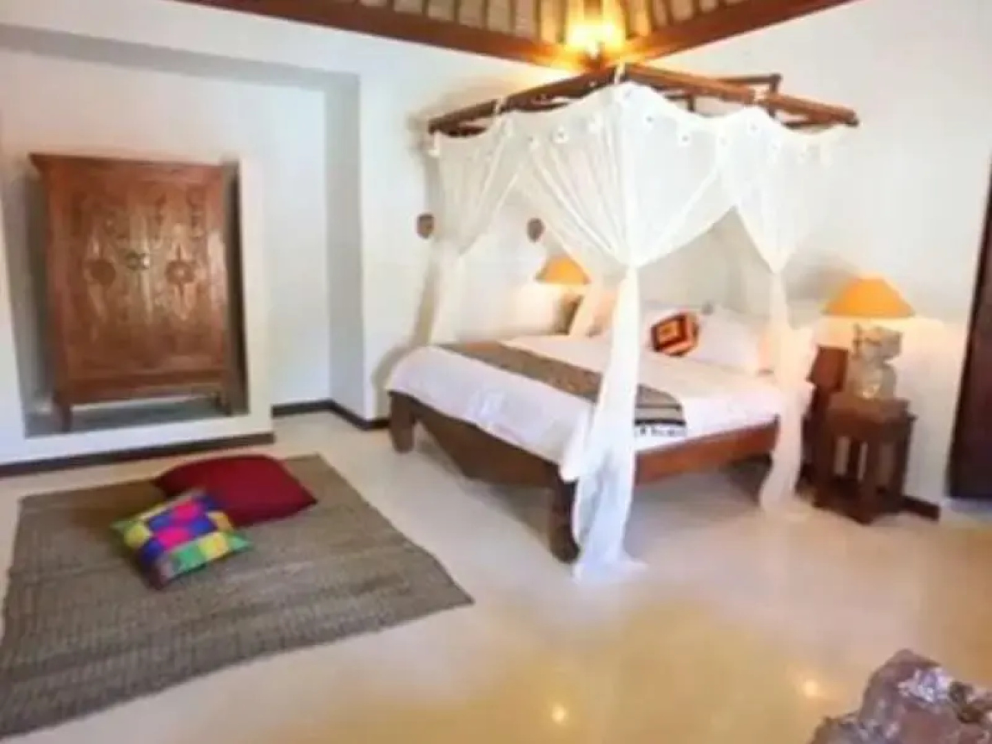 The Prabu House of Art and Villa