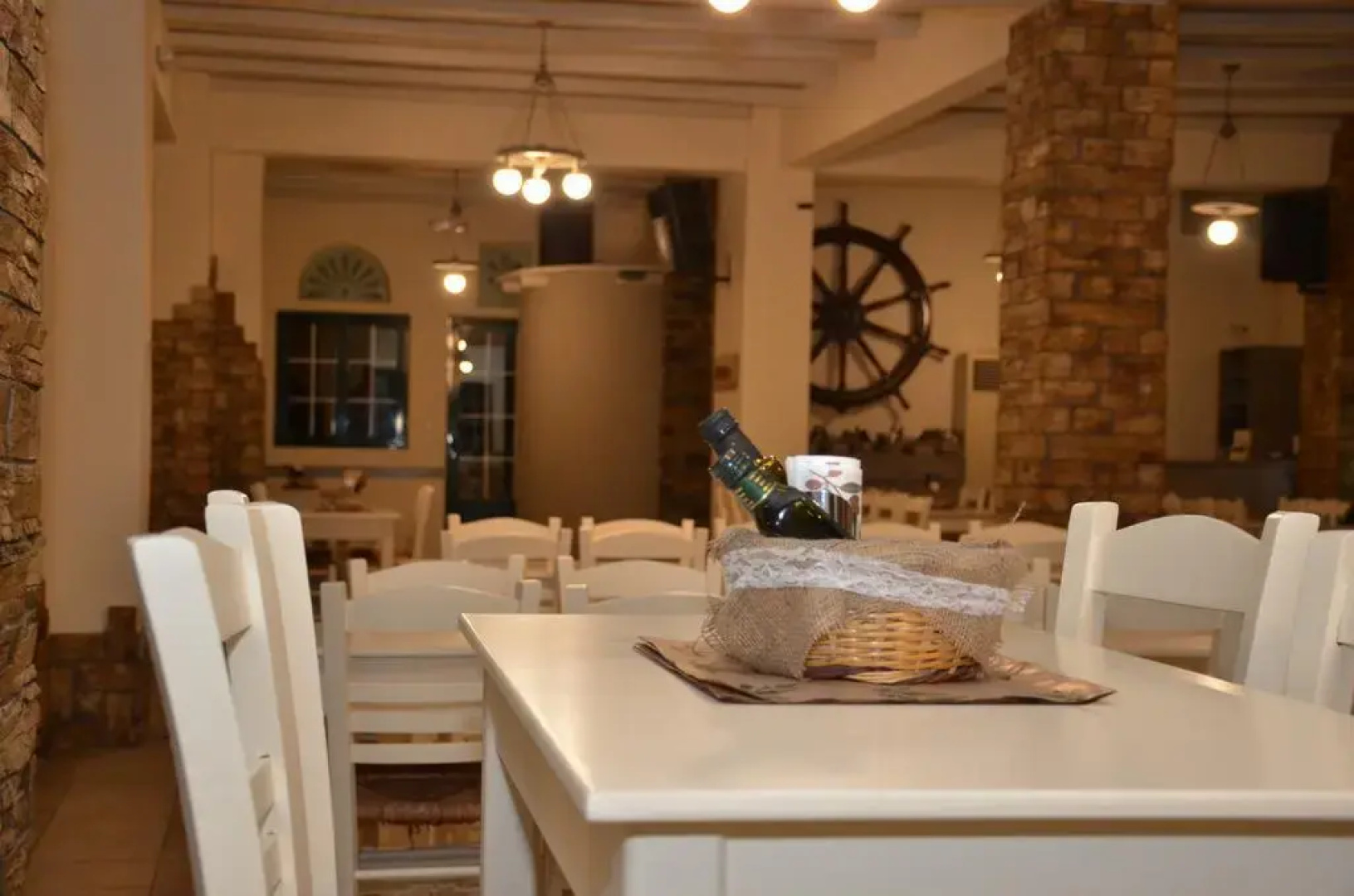 I Anatoli tou Porto Tinos