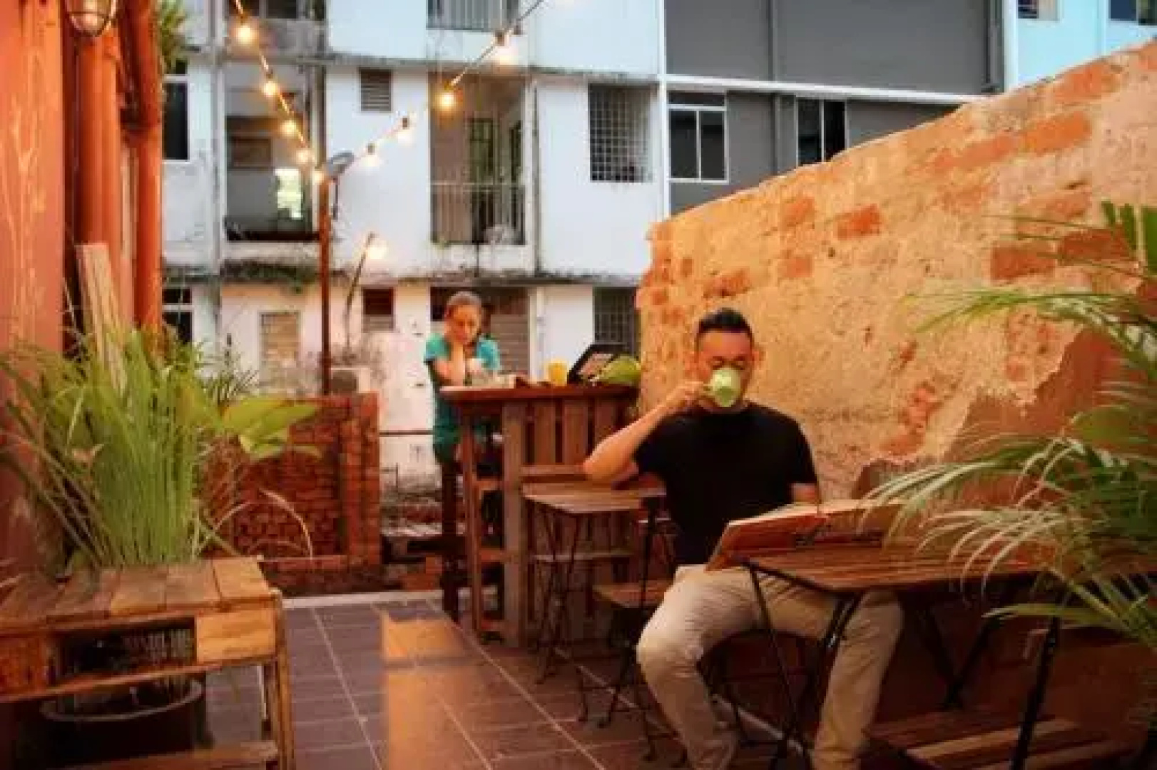 Le Nomade Hostel & Cafe
