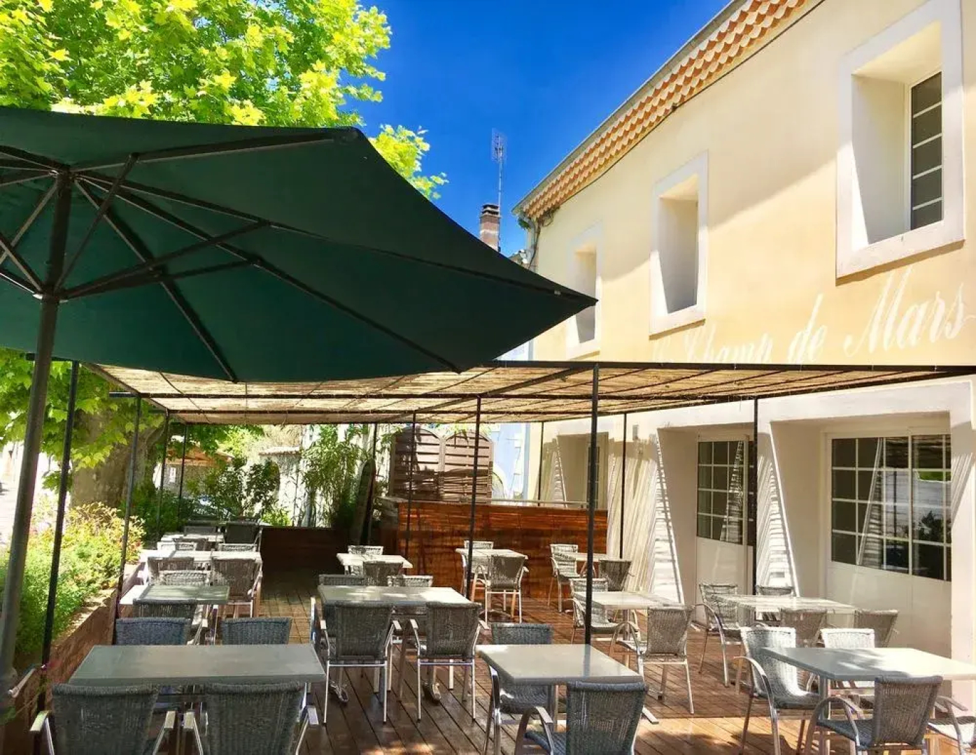 Hôtel Restaurant le Champ de Mars