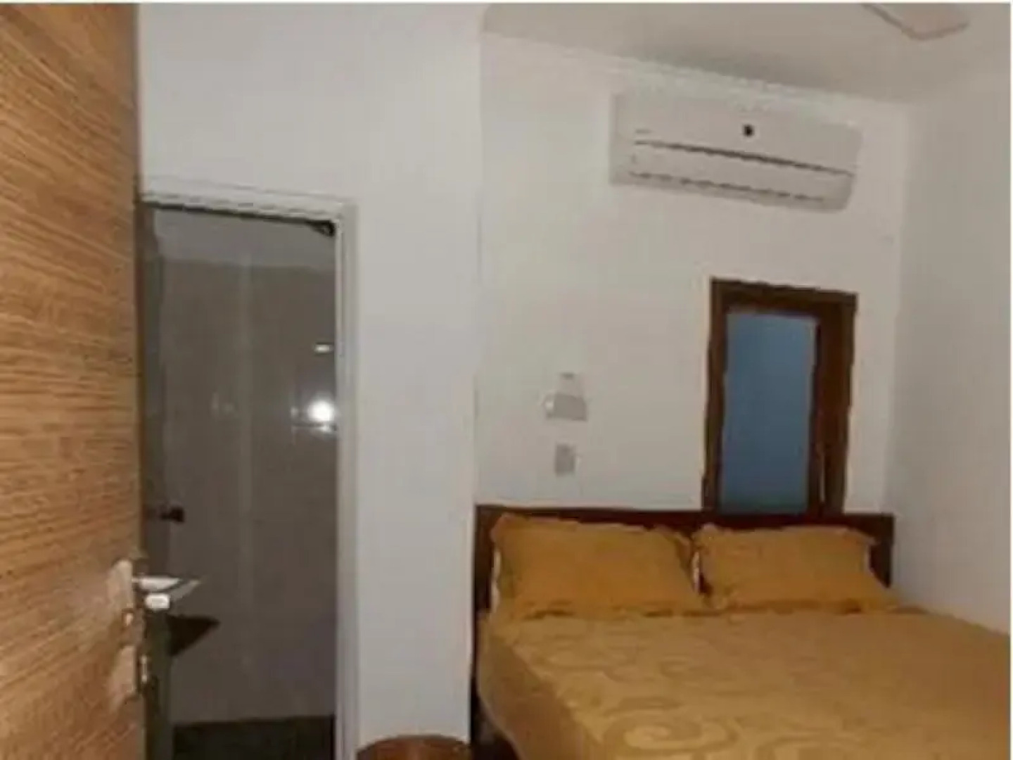 Lavalon Seaview Hostel & Bar