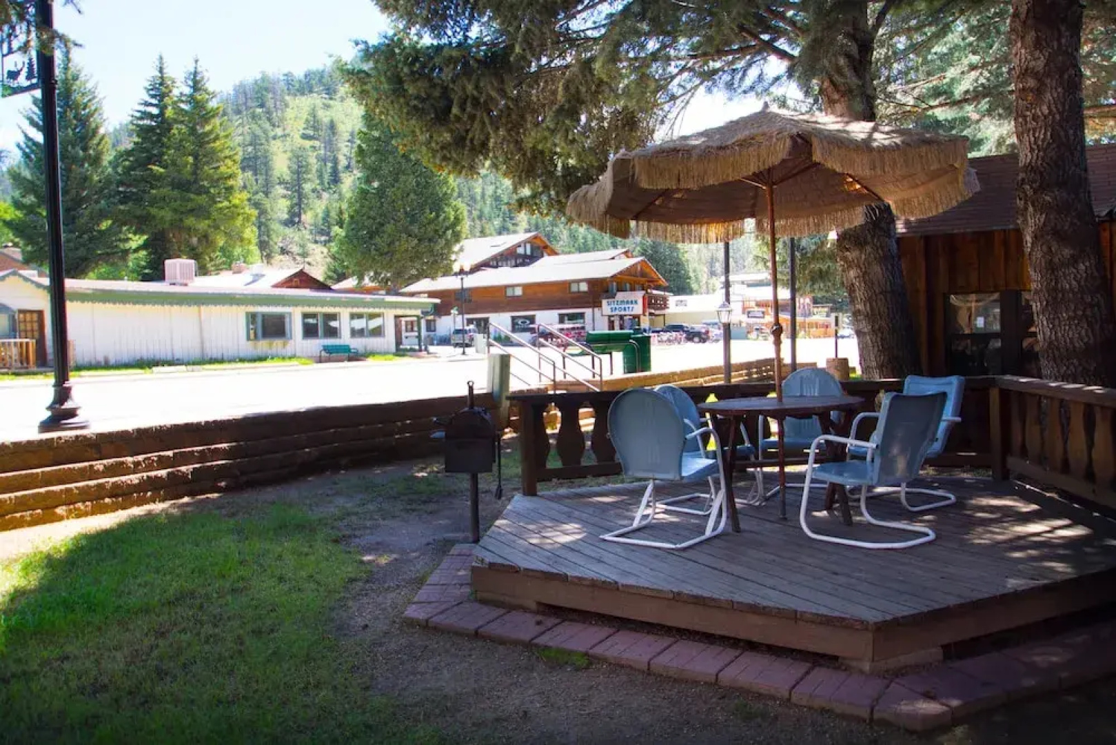 Thunderbird Lodge