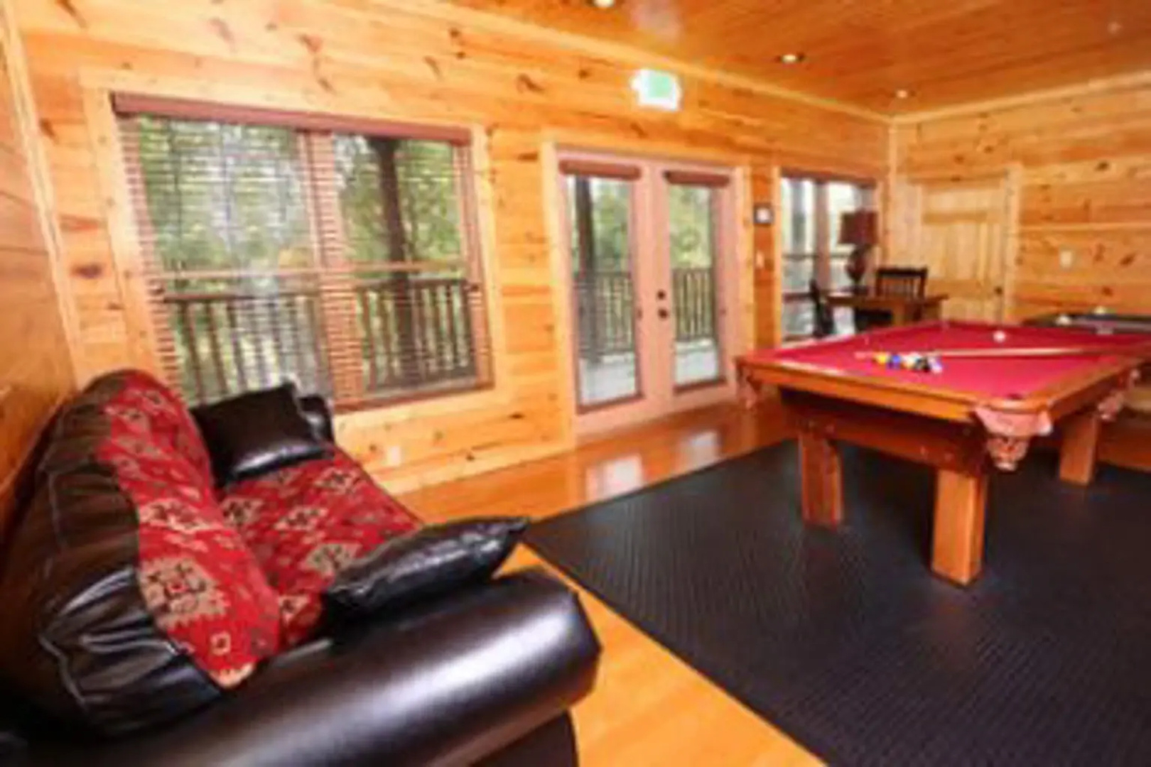 Bearskin Lodge by RedAwning