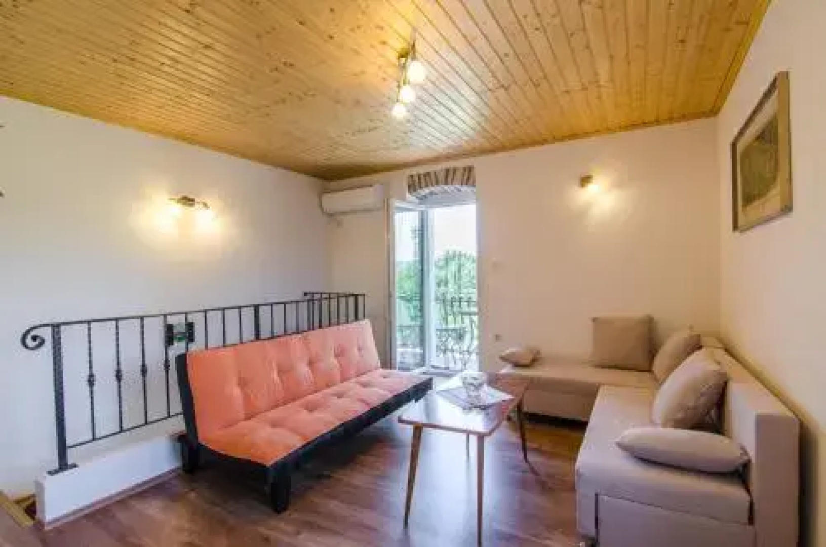 Modern Holiday Home With Pool in Bratulici
