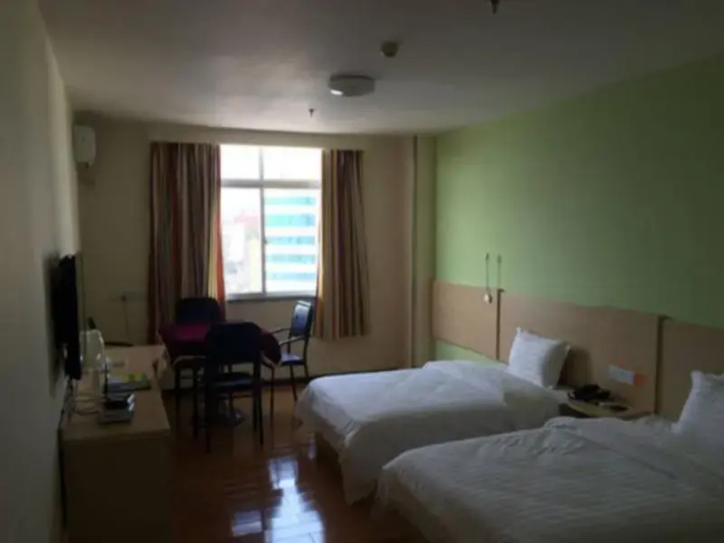 7 Days Inn Dehong Mangshi San Ke Shu Branch
