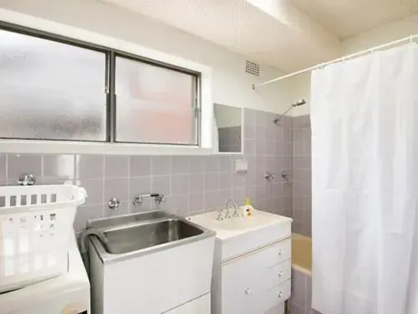 Dolphin Court Unit 6