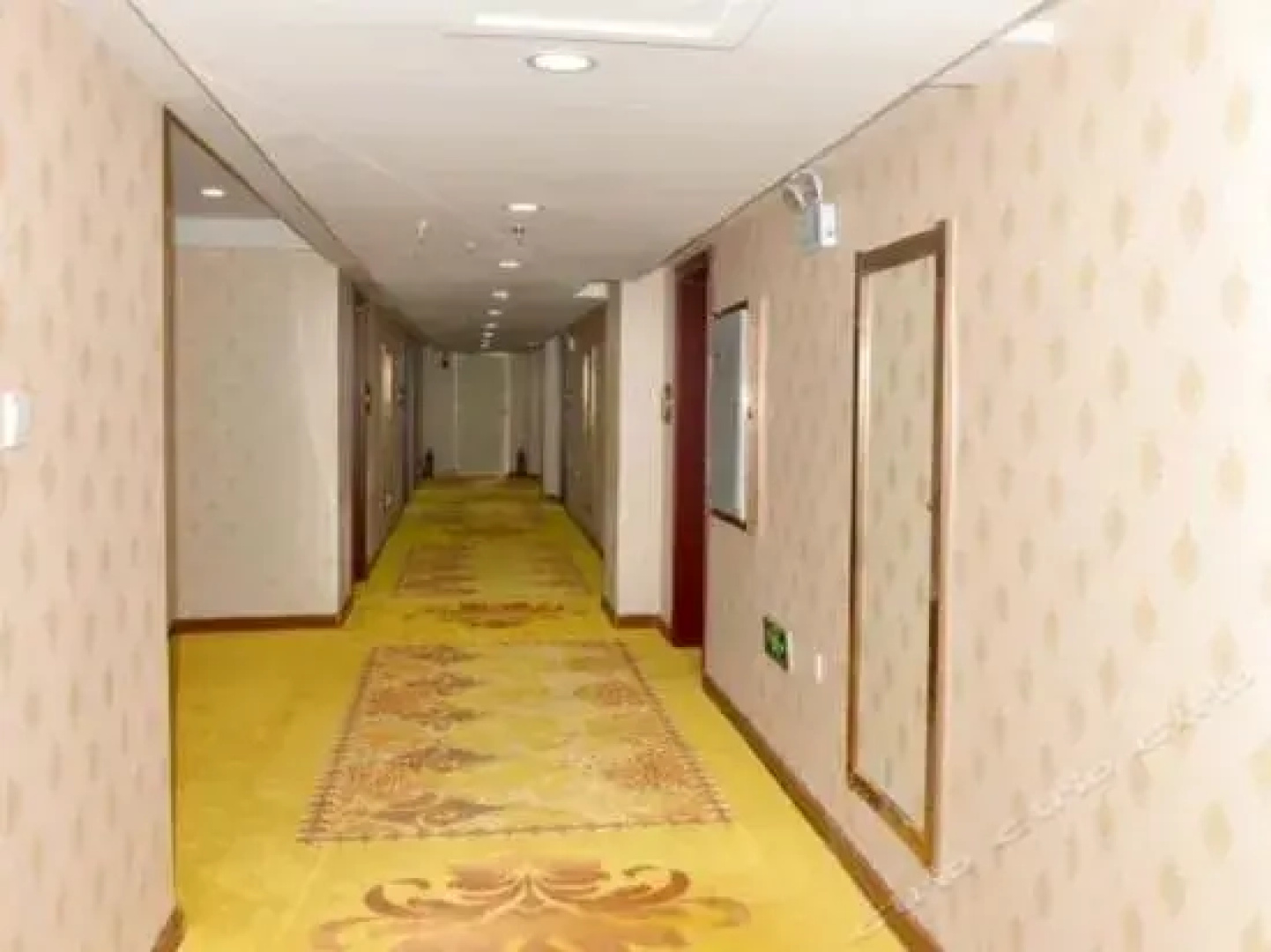 Five Star Maple Hotel