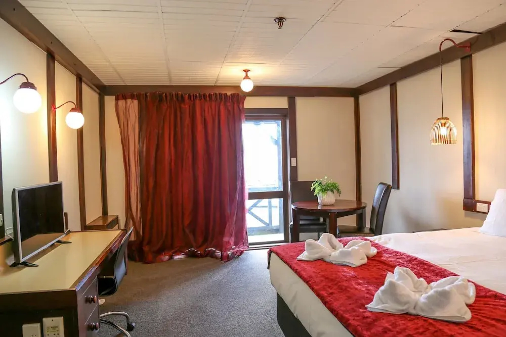 Tokaanu Hotel