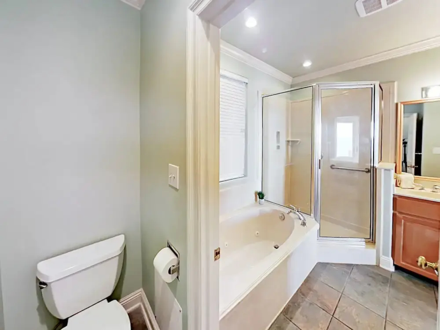 Serenity on the Shore 5 Bedrooms 4.5 Bathrooms Home