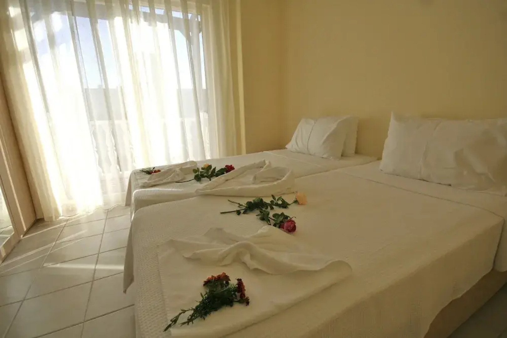 Important Group Turqouise Homes Beryl