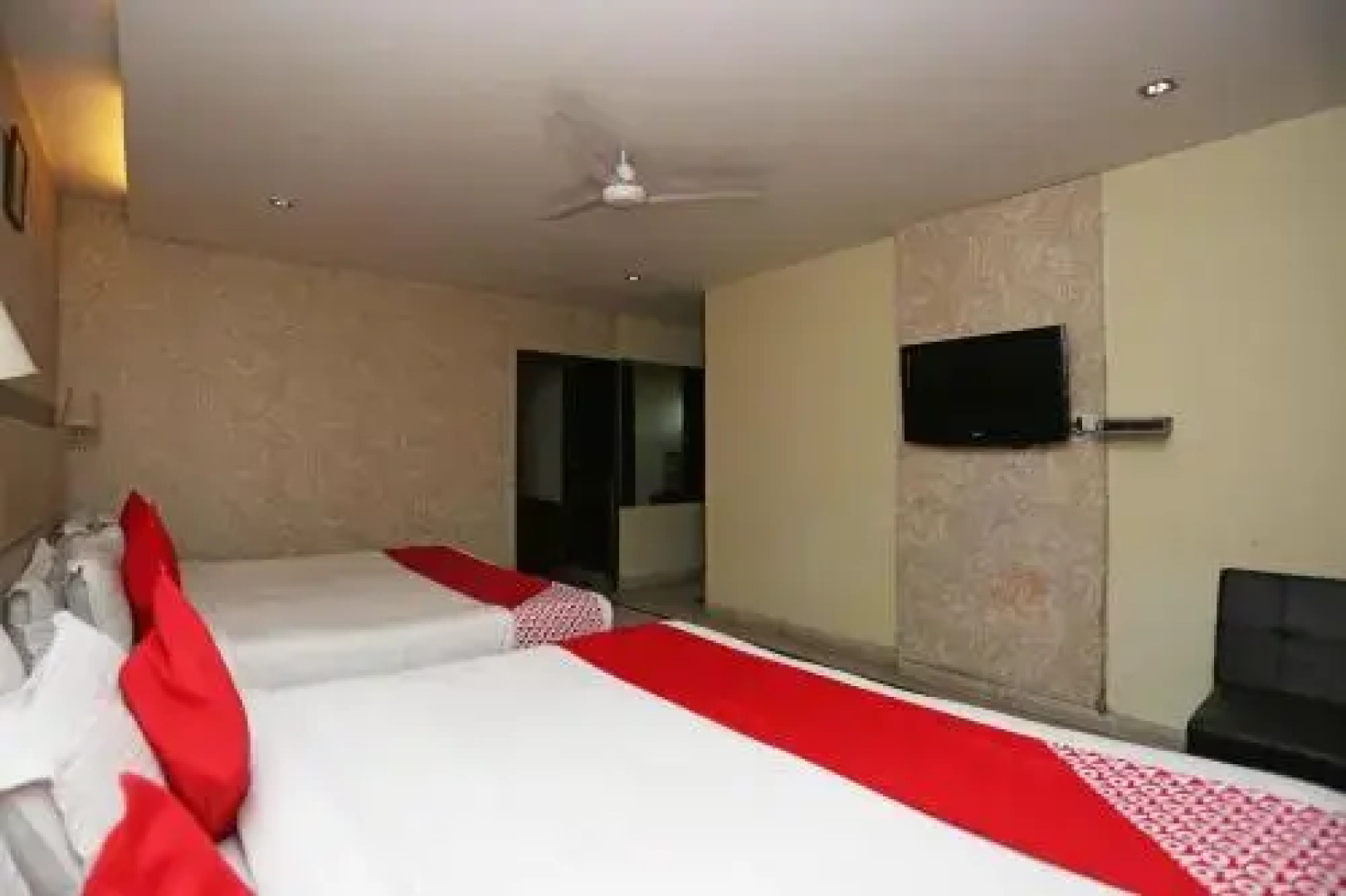 Oyo 23661 Hotel Swagat Palace