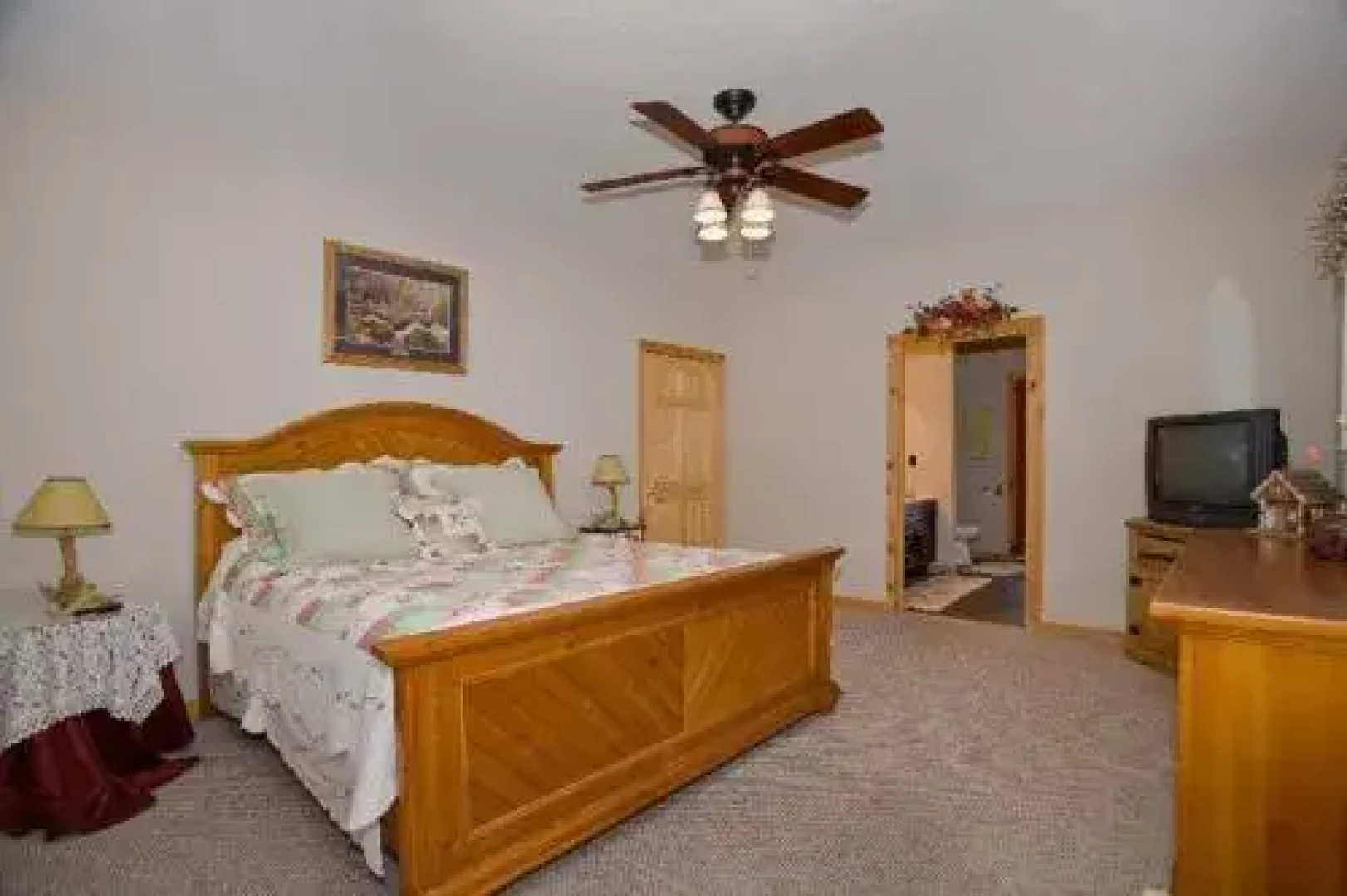 Knotted Pine - 3 Br home by RedAwning
