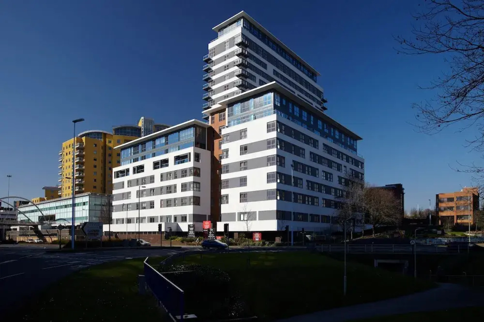 Skyline Plaza By Esa