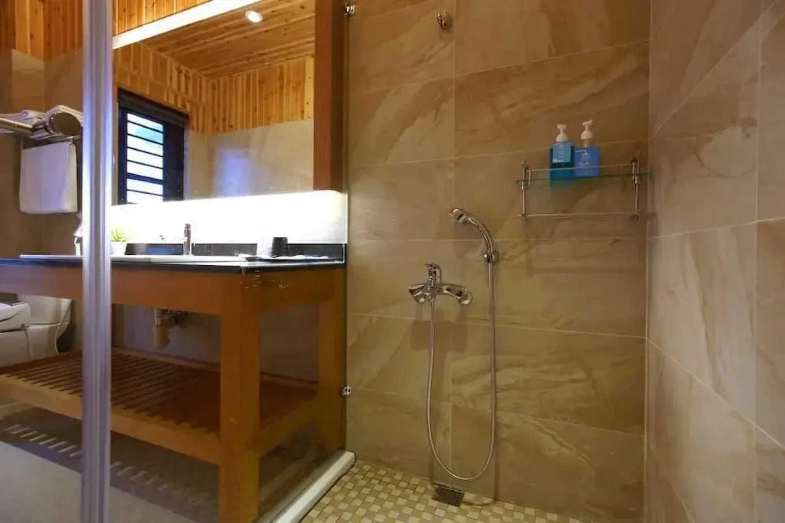 Golden Paddy Hostel