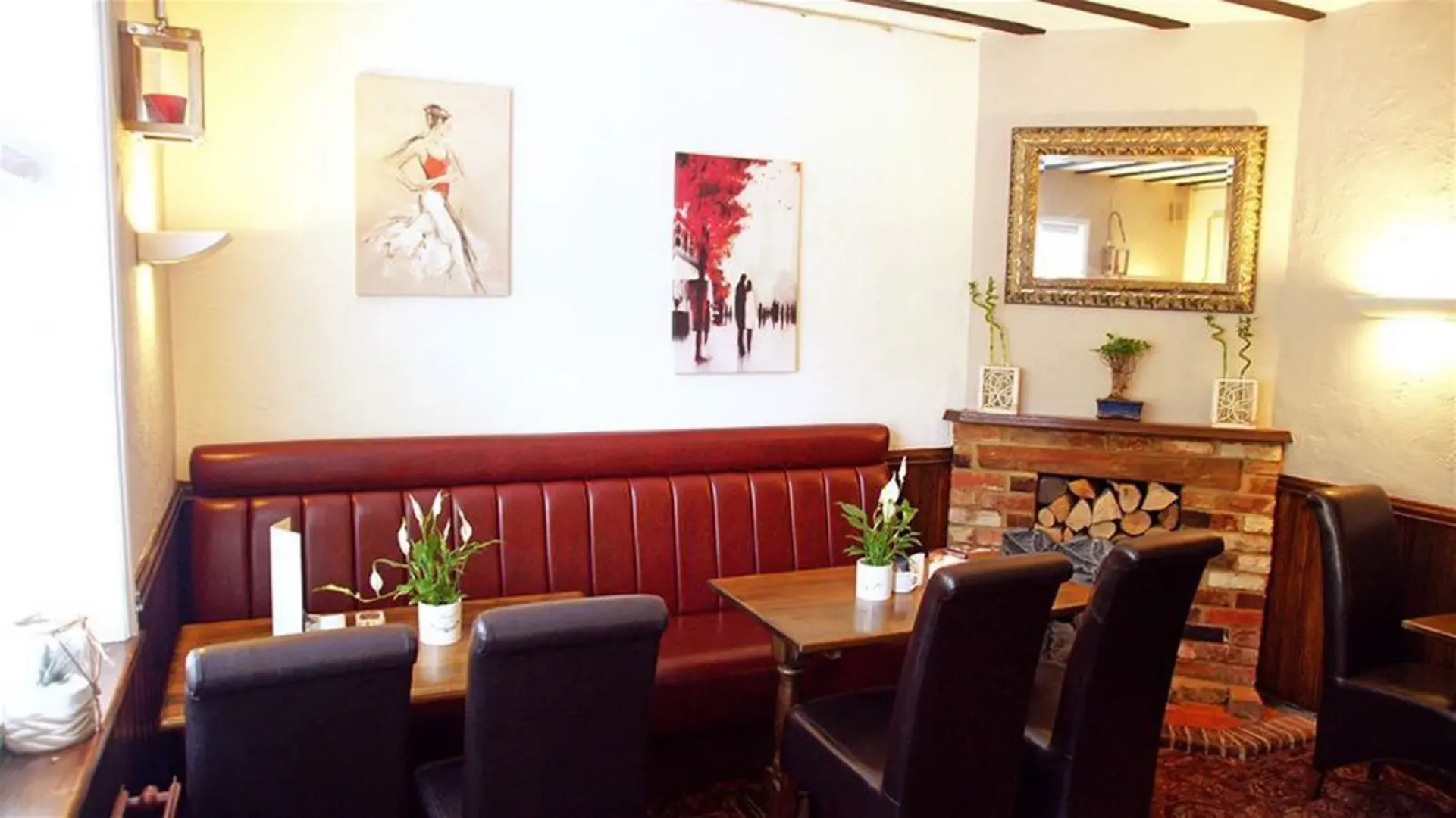Red Lion & Cellar Room Hotel