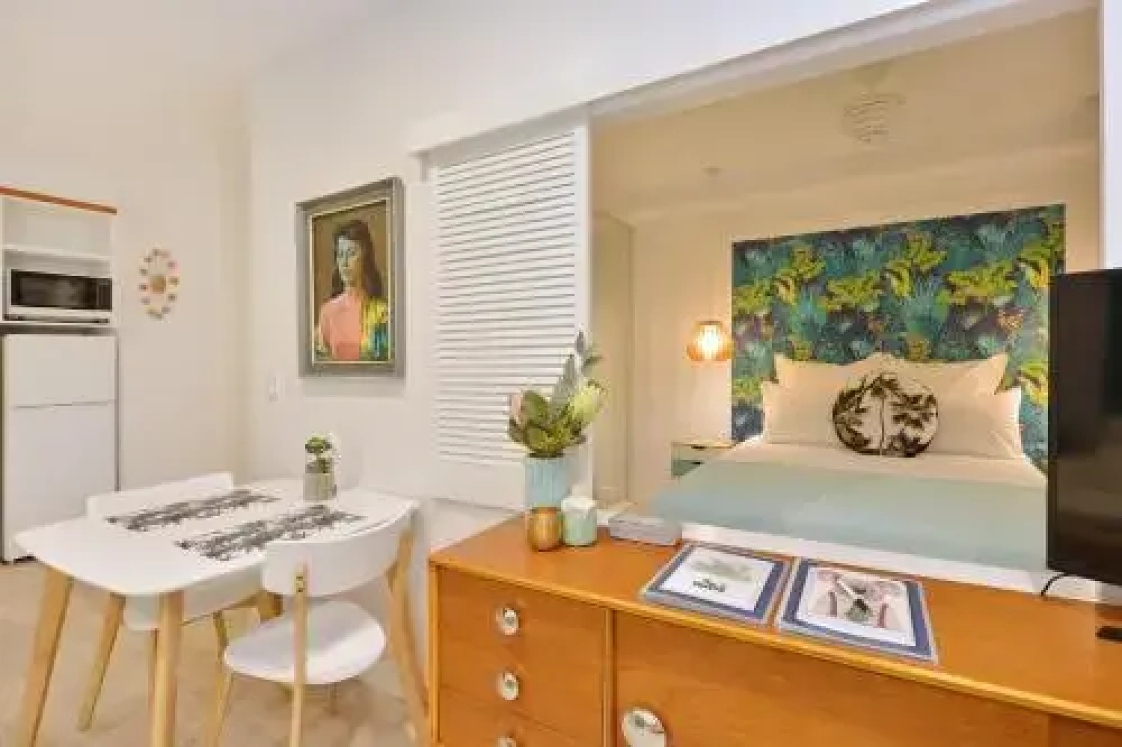 Retro Port Douglas Apartments