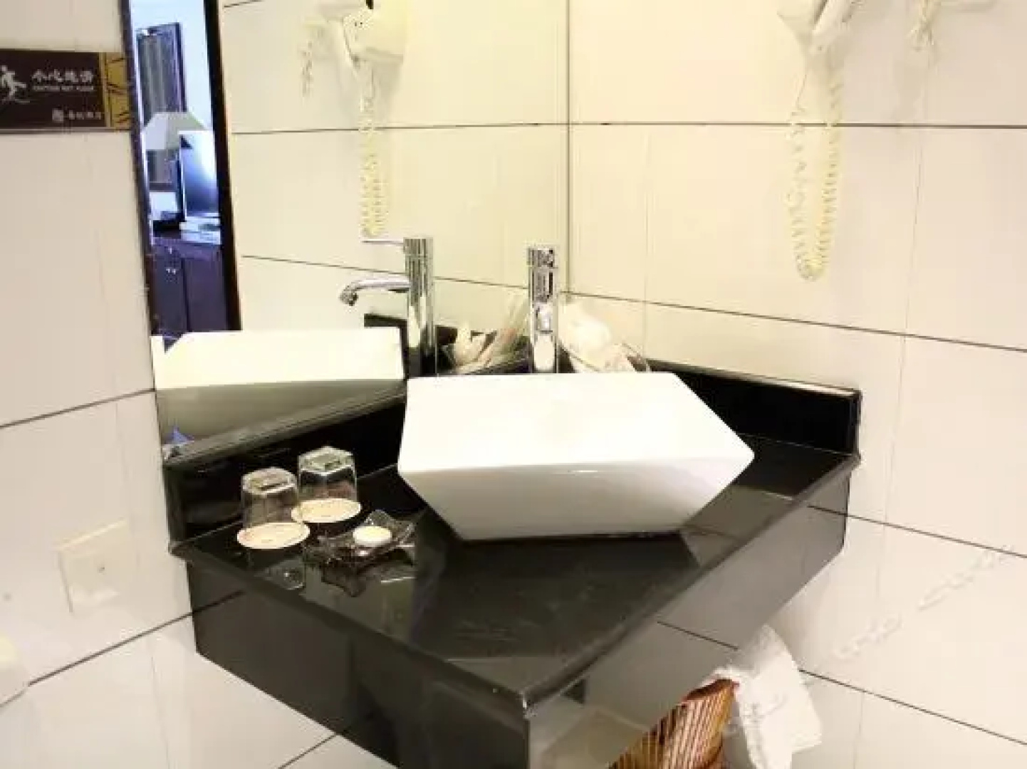 Cheerful Hotel