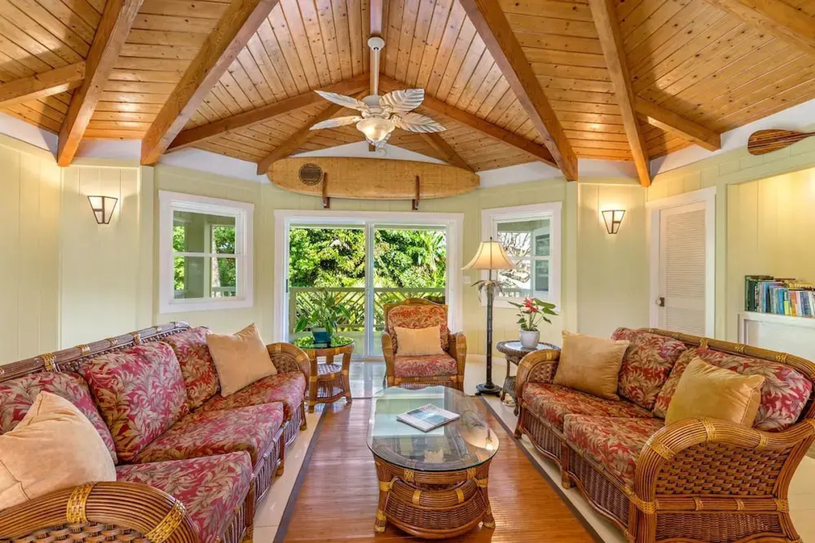 Hale O'Pulelehua with Guest House 5Br Home