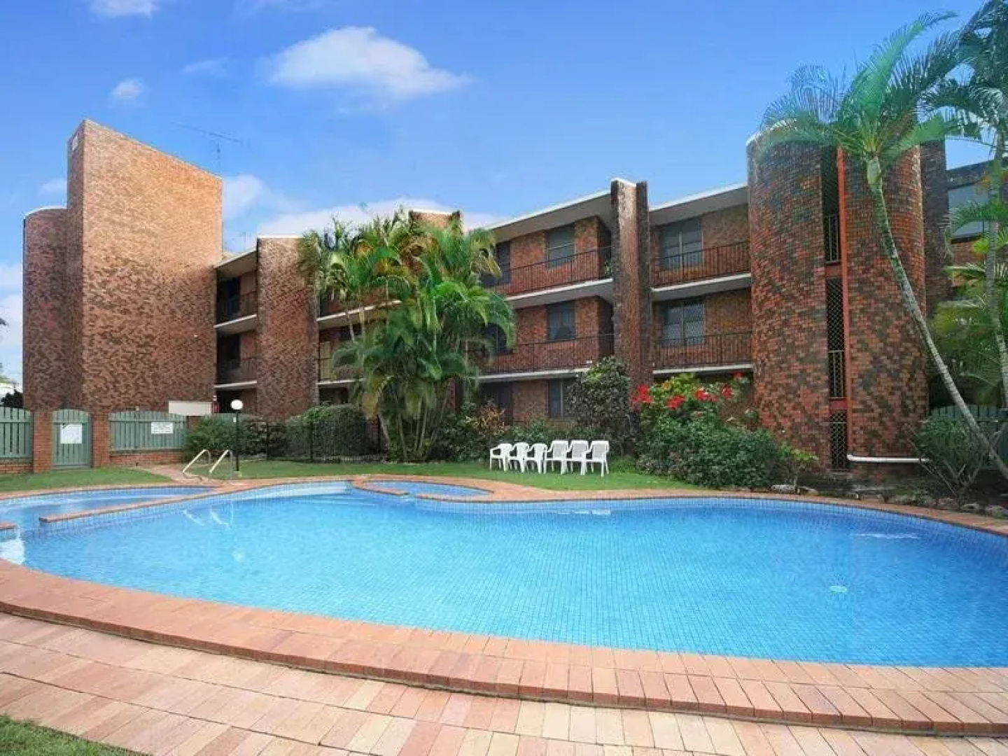 Shandelle Apartments