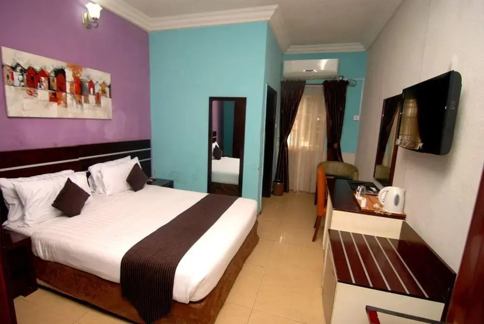 Lake Crescent Hotel & Suites