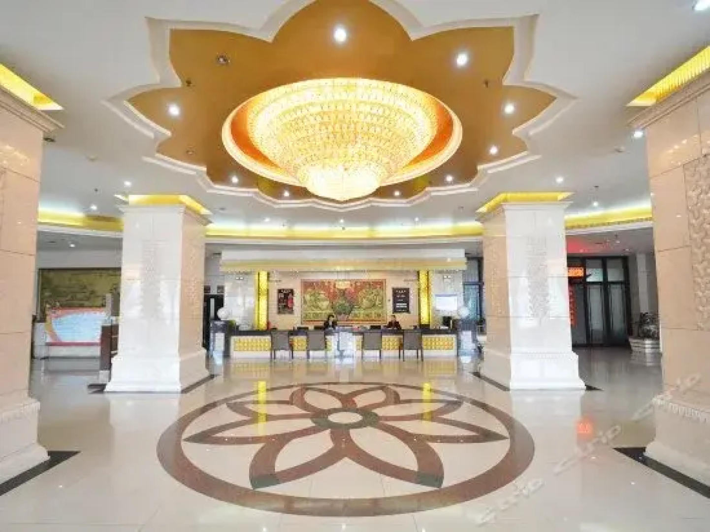 Peak Hotel