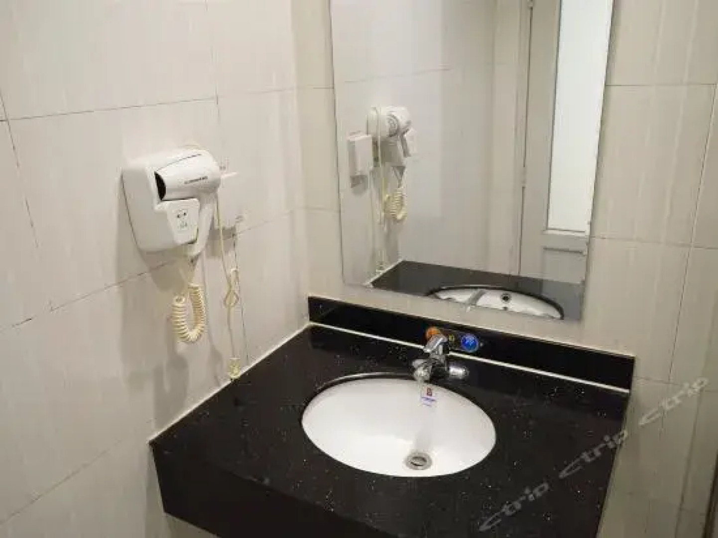 7Days Yiyang Taohualun West Road Walmart Branch