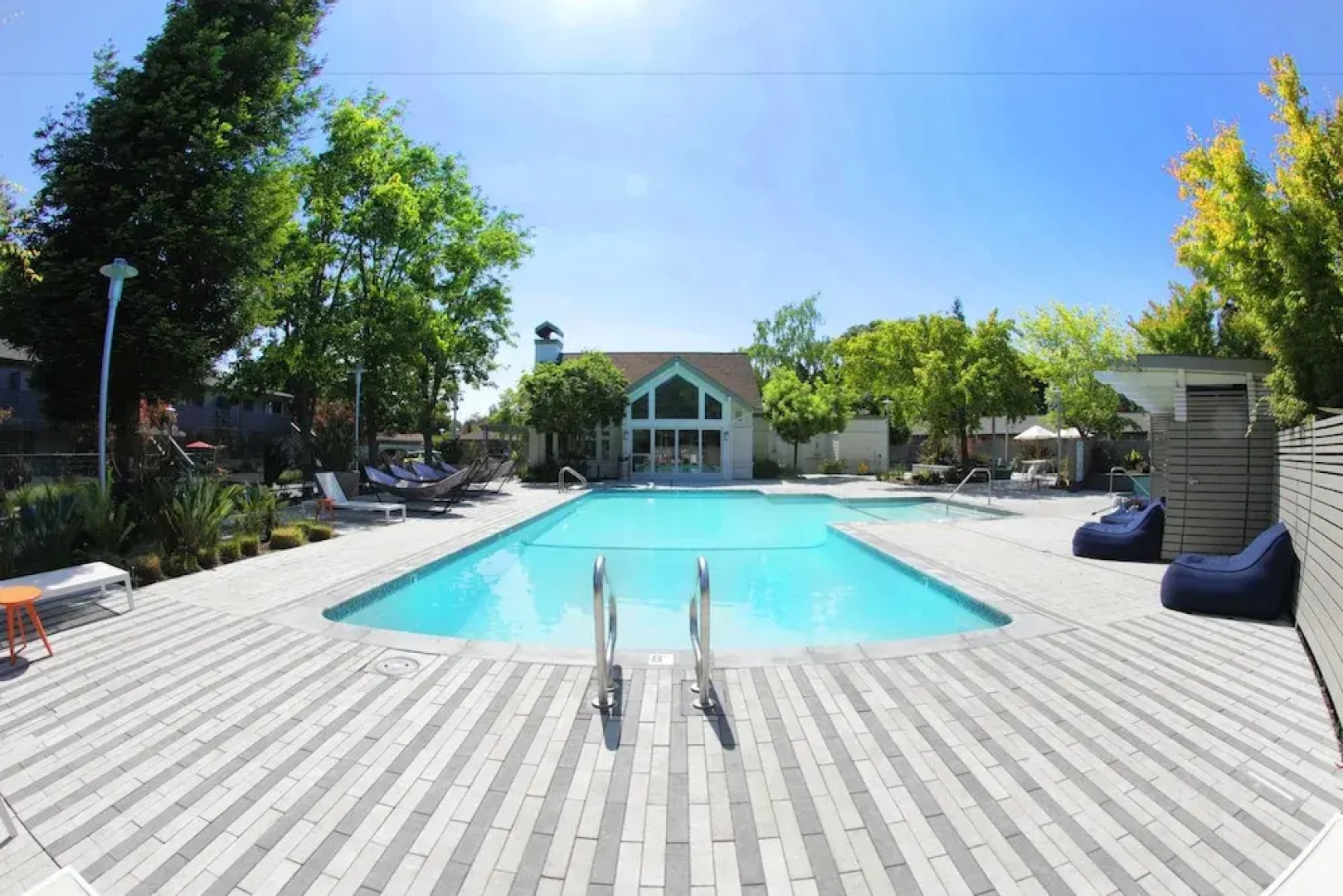 Kasa Mountain View Apartments