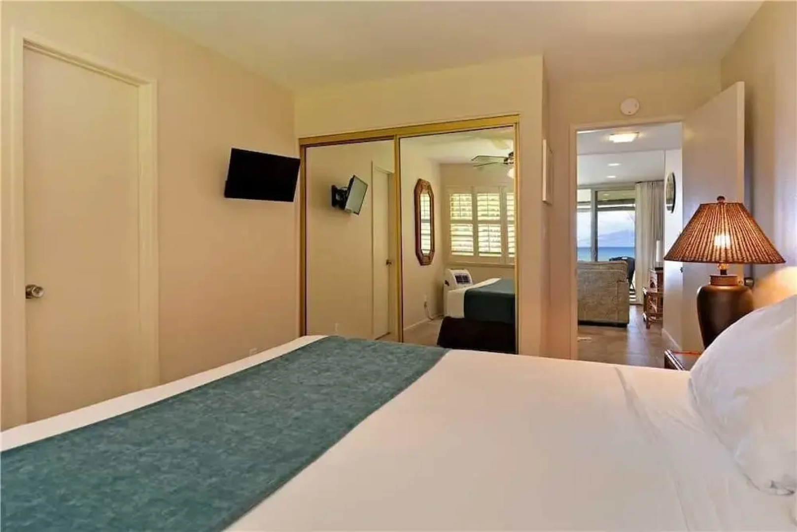 Lokelani #C104 - 1 Br condo by RedAwning