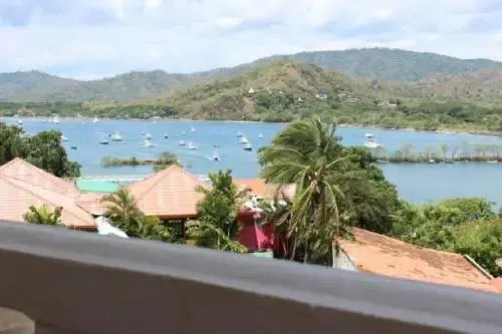 Great Designed Ocean and Mountain view Condo Tres Vista