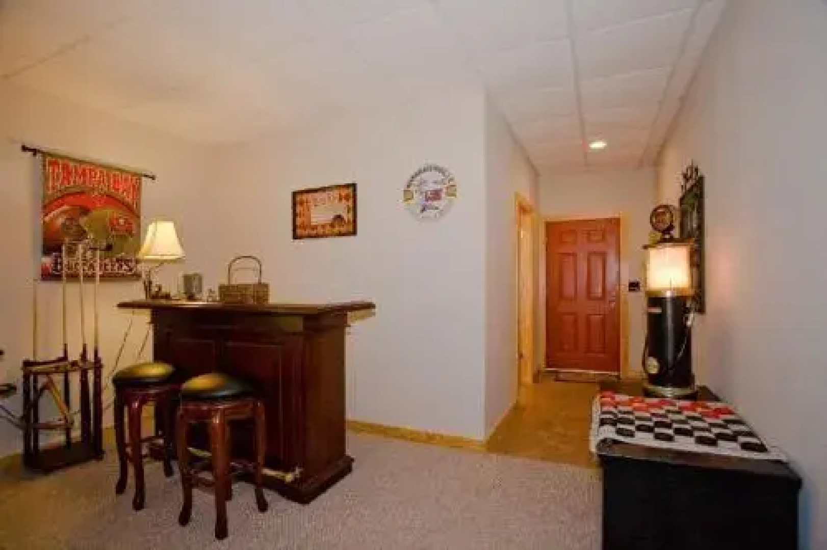 Knotted Pine - 3 Br home by RedAwning