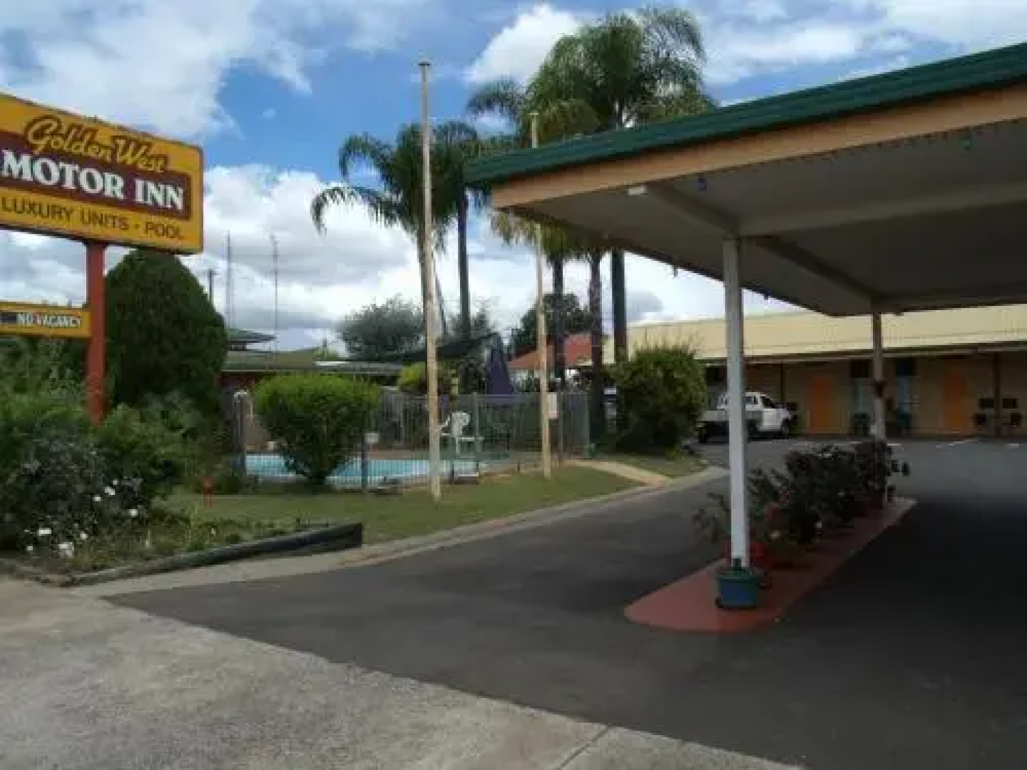 Golden West Motor Inn