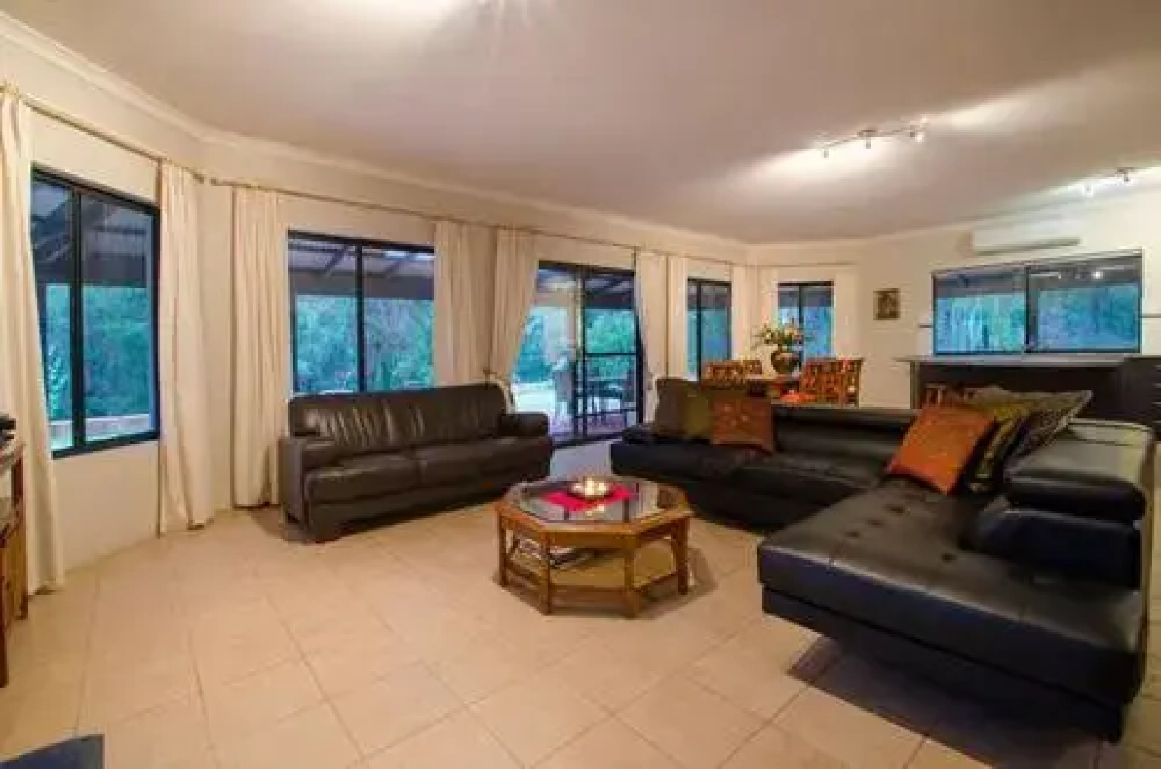 Yallingup pet friendly Bush retreat