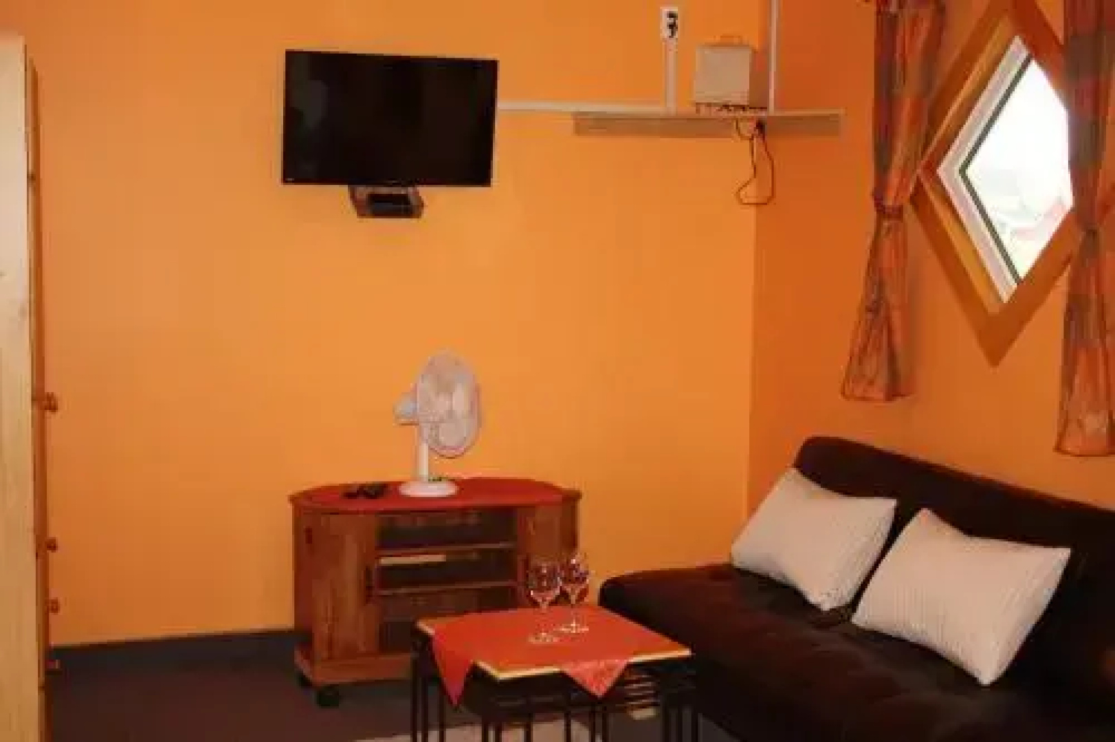 A. Mac Donald Country Inn