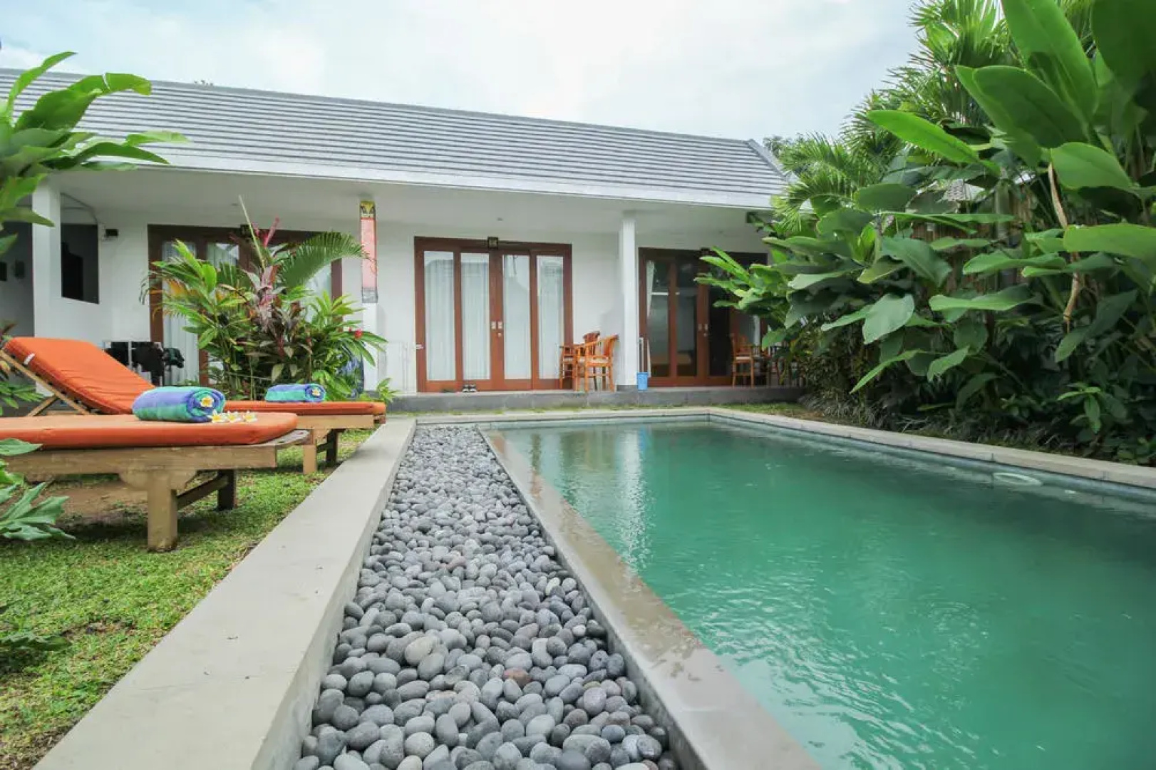 艾里巴厘岛库塔乌塔拉潘多南巷草莓 2 号酒店(Airy Kuta Utara Padonan Gang Strawberry 2 Bali)