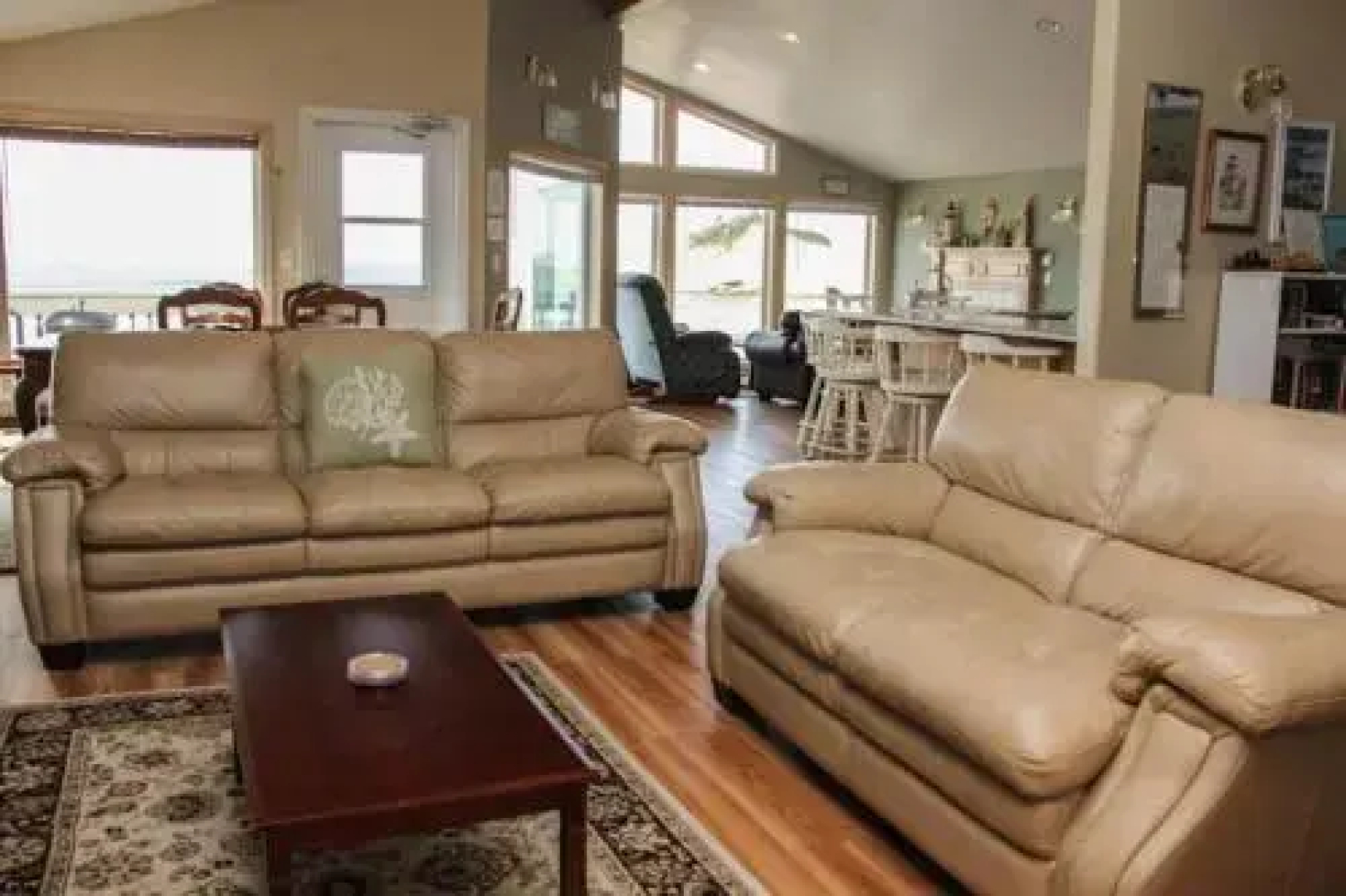 Ocean Waves 1 - 4 Br home by RedAwning