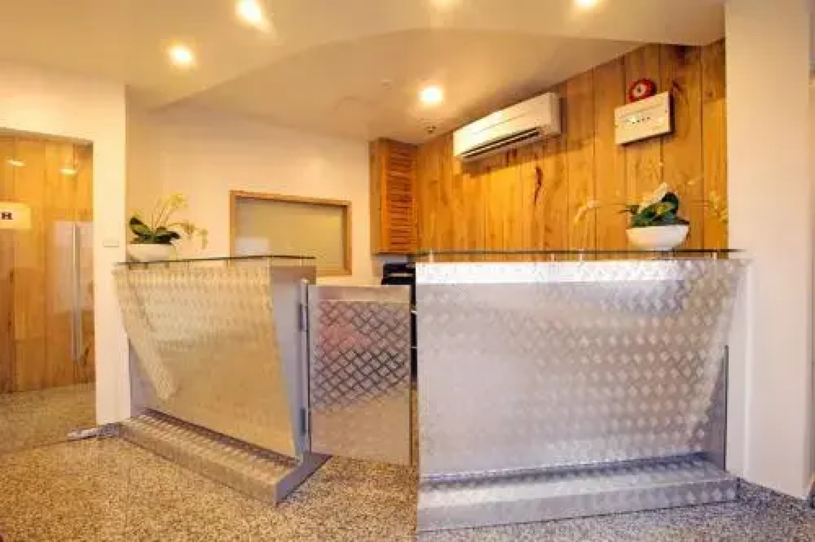Frankie's Foods And Rooms LTD
