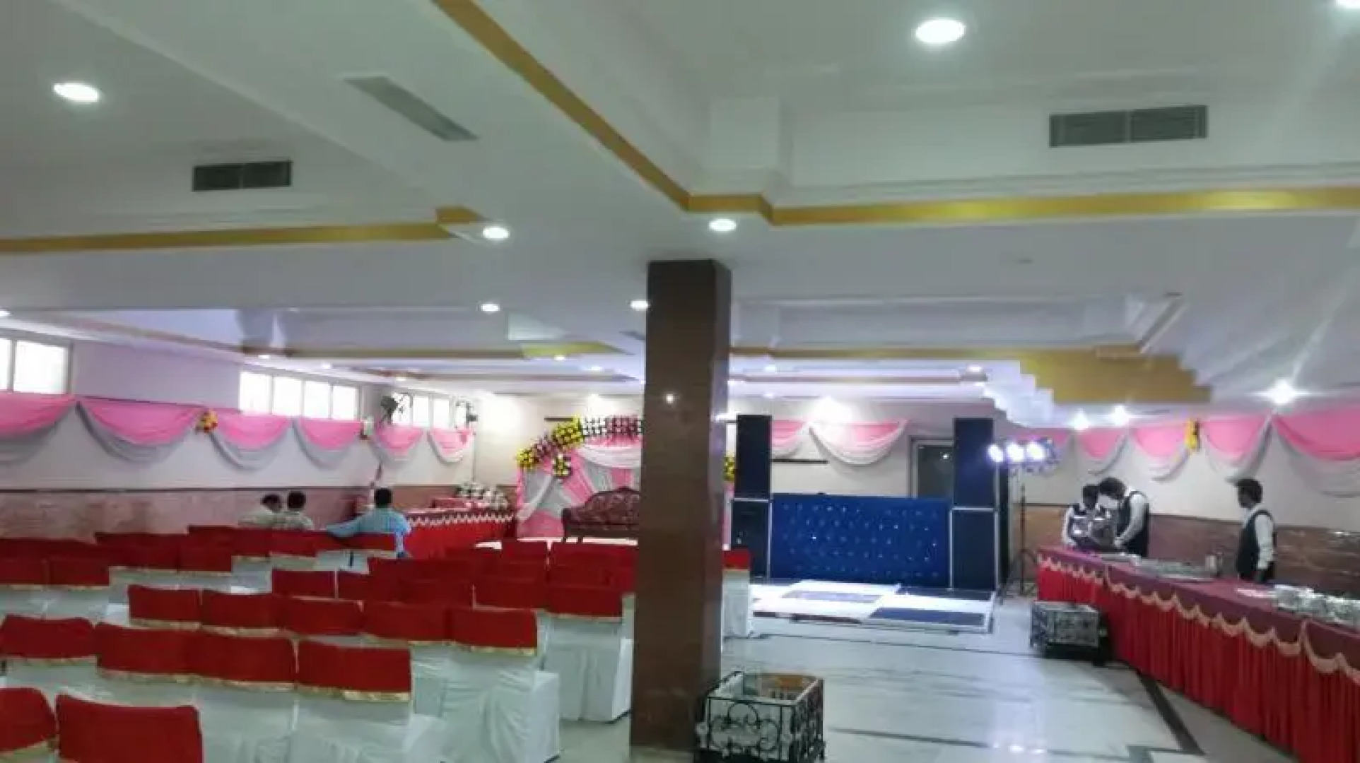 OYO 4064 Maharaja Hotel