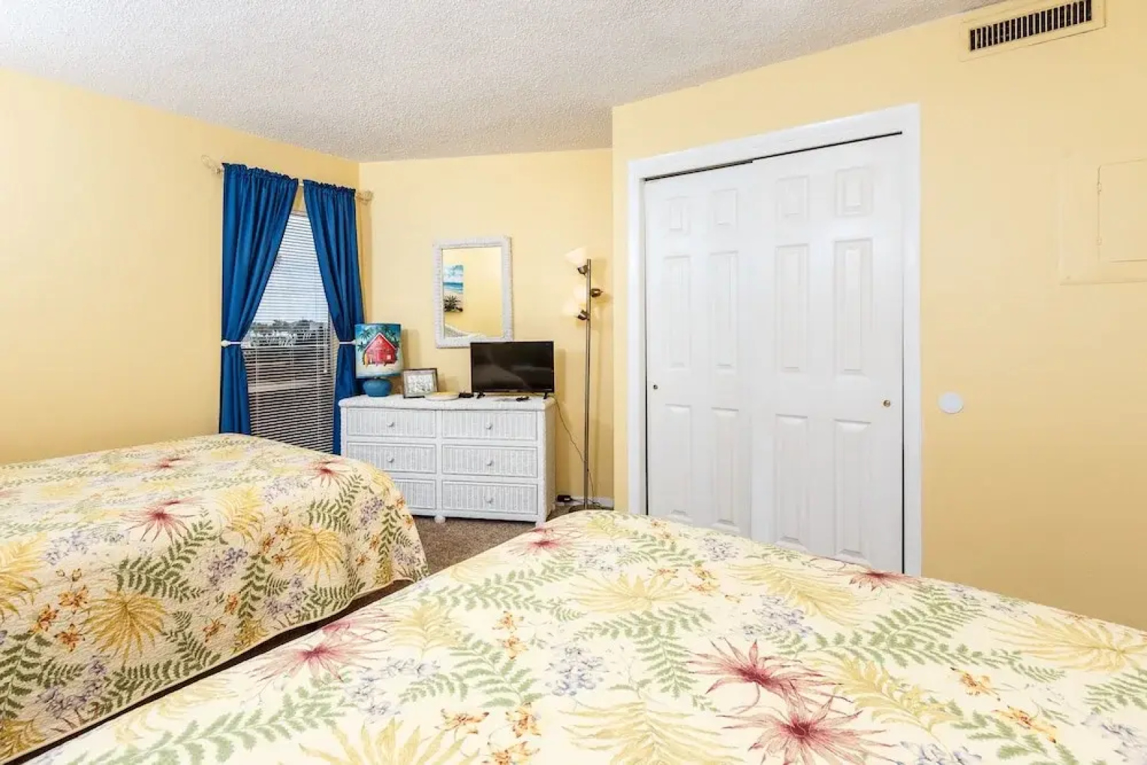 Islander 201 by RedAwning