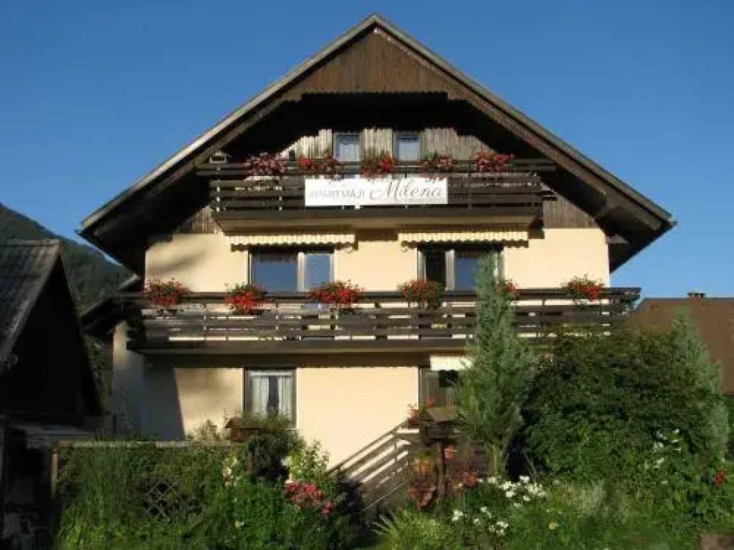 Apartments and Rooms Milena