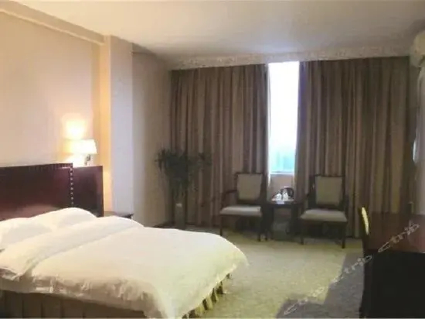 Qinzhou Yihao Hotel