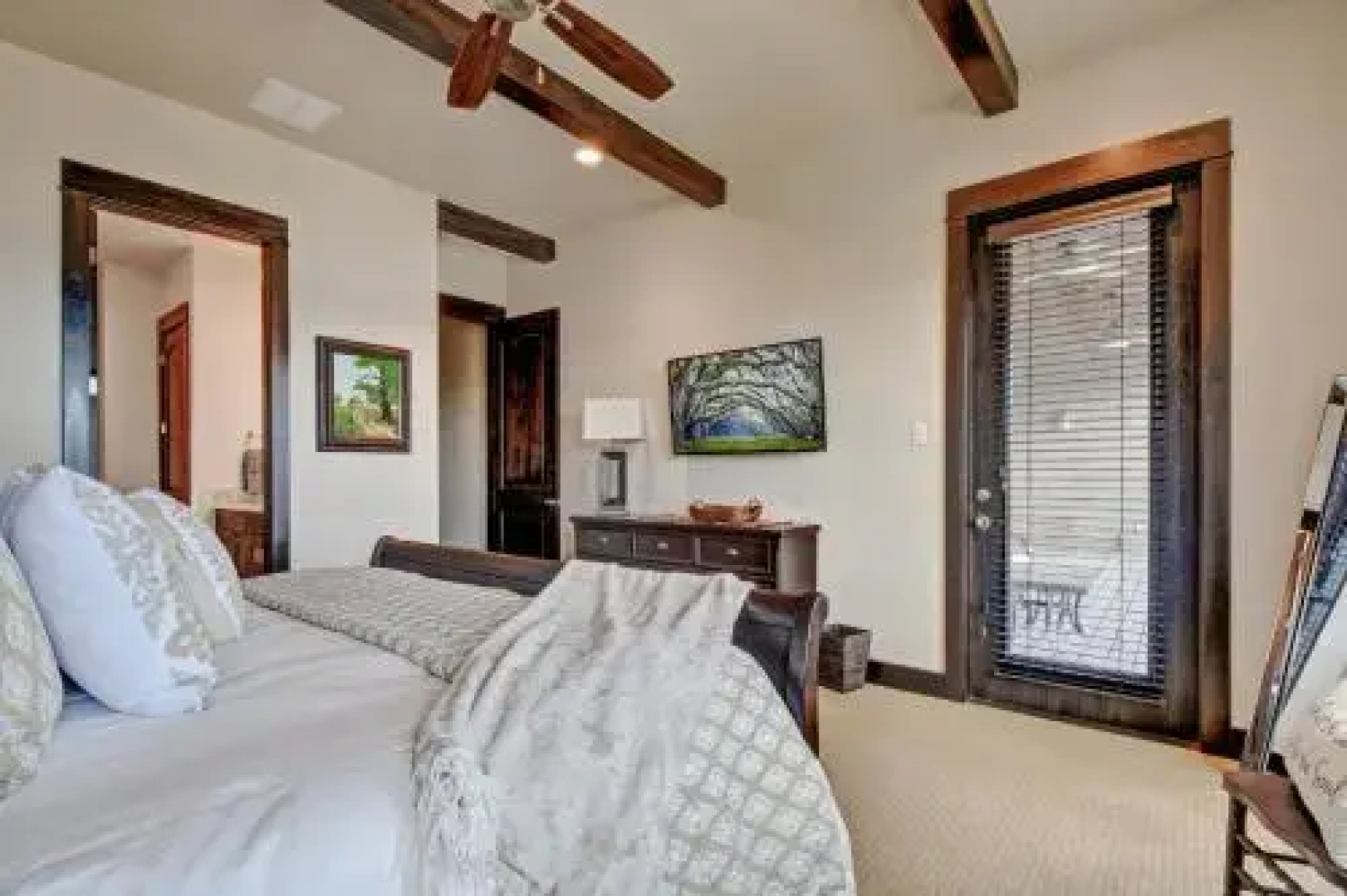 Amenities Grace Lake Travis Villa by RedAwning